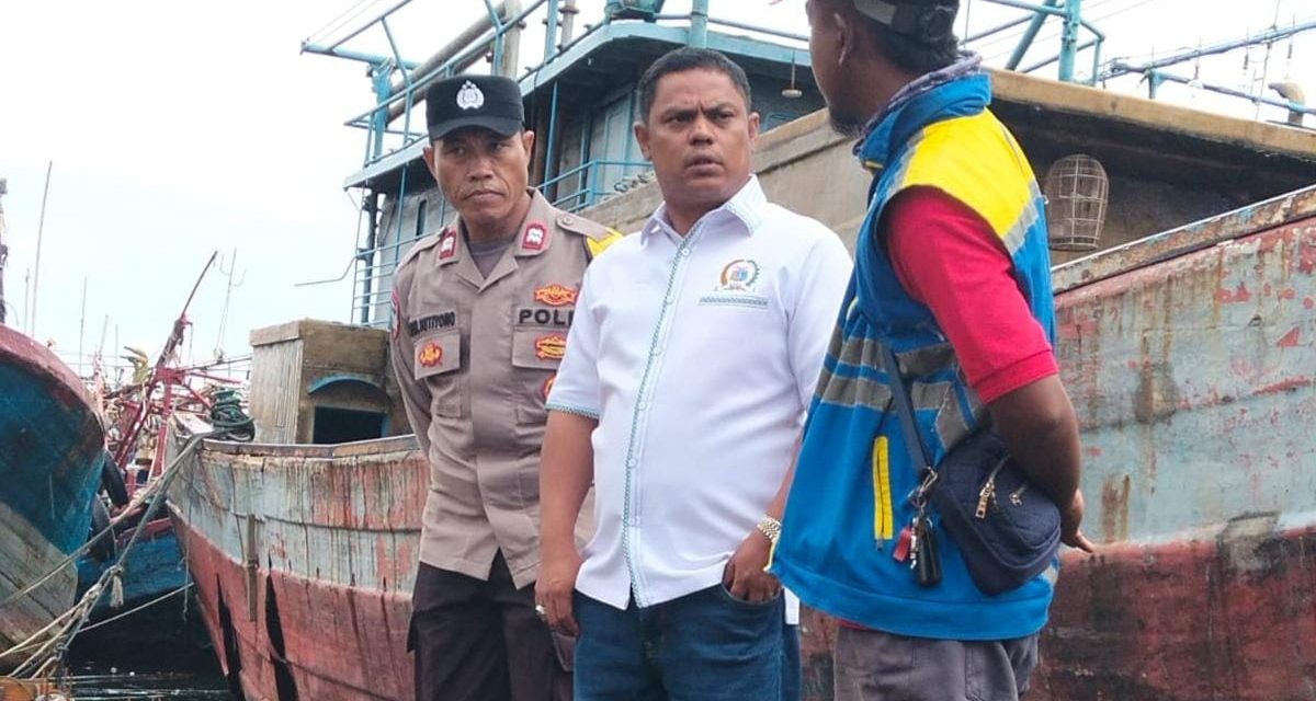 H. Tri Waluyo SH. Anggota DPRD DKI komisi C. Meninjau pembangunan NCICD di kawasan pelabuhan Muara Angke.