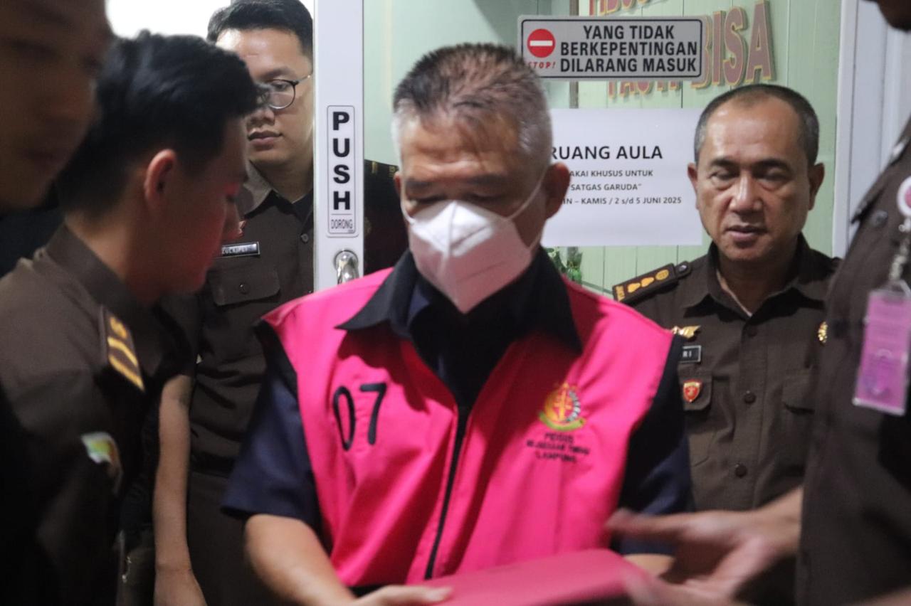 PIDSUS KEJATI LAMPUNG JADIKAN MANTAN KADIS PUPR LAMTIM SEBAGAI TERSANGKA DALAM DUGAAN TIPIKOR GERBANG RUMAH JABATAN BUPATI TA 2022