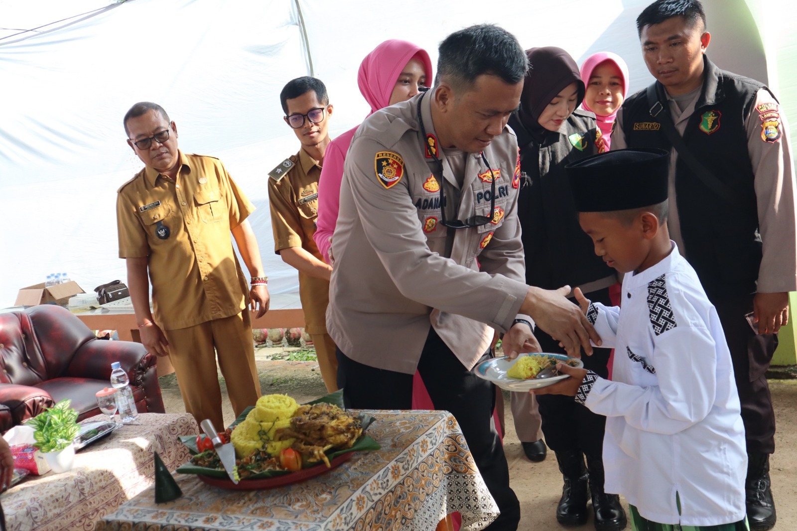 Hari Bhayangkara Ke 79, Polres Way Kanan Bakti Kesehatan Khitanan Gratis di Banjit