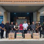 Bea Cukai Sumbagbar Menyerahkan Tersangka dan Barang Bukti Rokok Ilegal Ke Kejari Lampung Utara