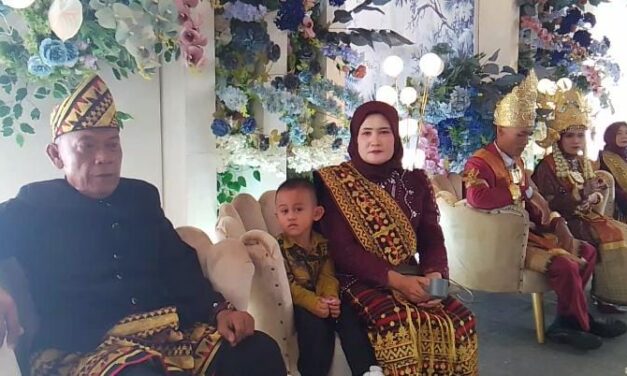 Adat, Nasional, dan Silaturahmi Besar: Pernikahan Hendri–Ria Diana Berlangsung Sakral dan Tertib