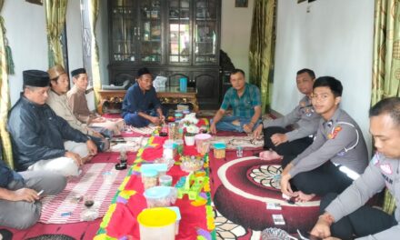 Kasat Lantas Tanggamus Bangun Sinergi Dengan Mirza S.E Tokoh Adat di Momentum Lebaran