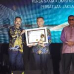 PRESTASI GEMILANG, KEJAKSAAN TINGGI LAMPUNG RAIH PENGHARGAAN SEBAGAI KEJAKSAAN TINGGI TIPE B TERBAIK I NASIONAL DARI KOMISI KEJAKSAAN RI