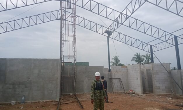Babinsa Koramil 421-09/Tanjung Bintang Monitoring Pembangunan Gedung KDKMP di Desa Kertosari