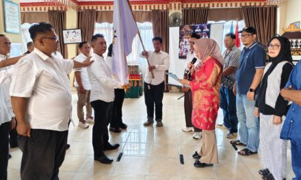 Kepala Sekolah SMP Negeri 5 Bandar Lampung Marlena, M. Pd Lantik Ketua Umum dan Pengurus IKBA-SP45TA