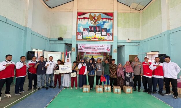 Peringati HUT PMI ke-81 dan PSHT ke-104, YBM BRILiaN Salurkan 20 Paket Pendidikan di Pringsewu