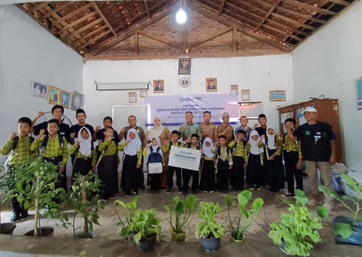 Tingkatkan Kemandirian Ekonomi Masyarakat, YBM BRILiaN Gelar Exit Program MIGP Sentra Lampung Tengah dan Salurkan 33 Paket Pendidikan